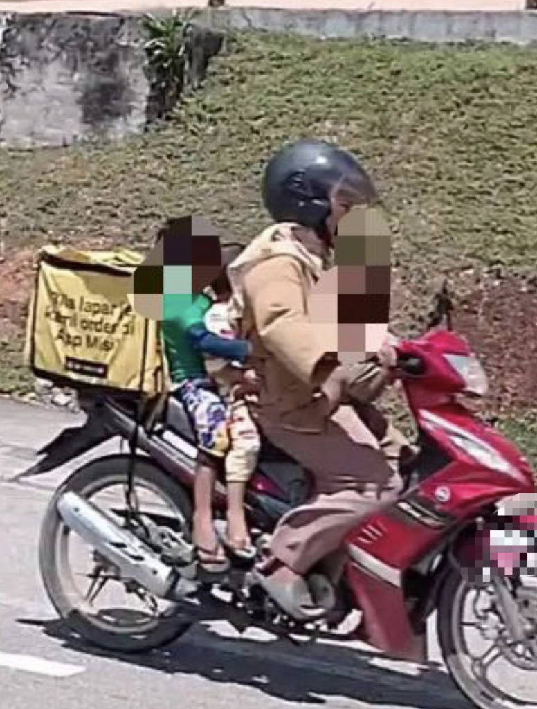 ibu muda penghantar makanan